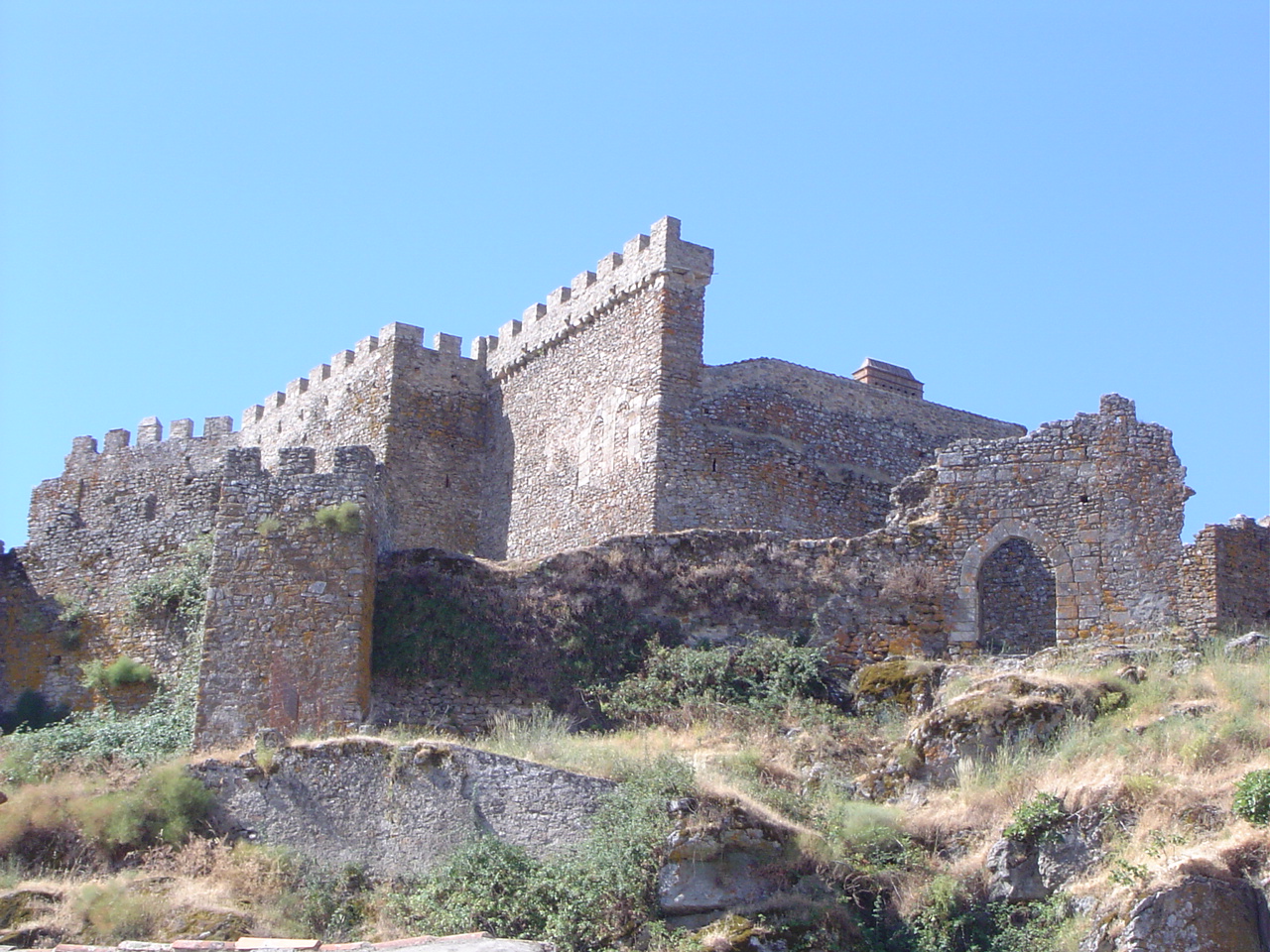 Montánchez, Castillo de Asociación española de amigos de los