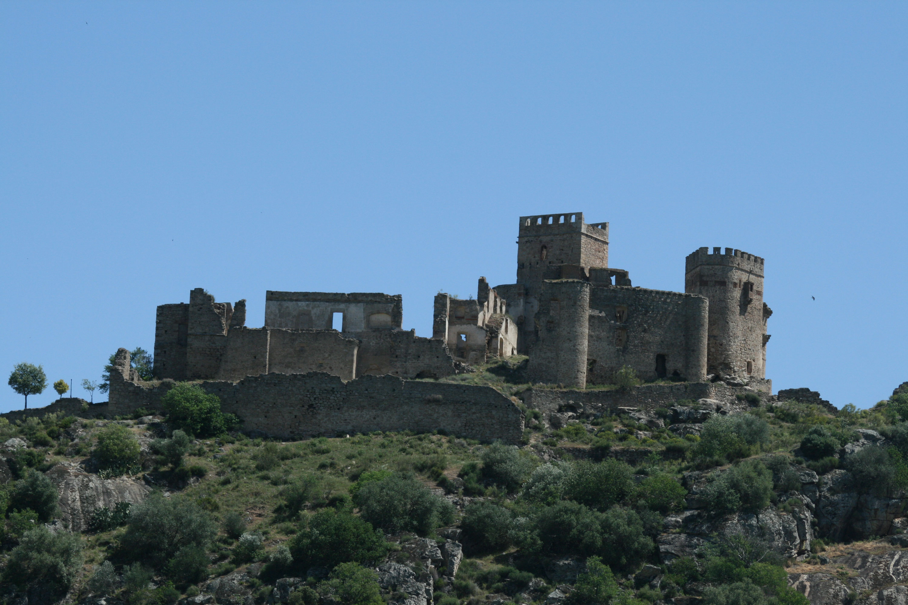 Belvís de Monroy, Castillo de Asociación española de amigos de los