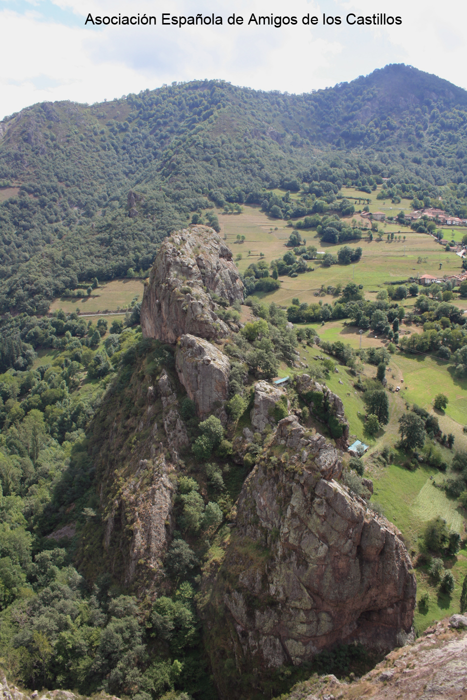 Peña Castillo Asociación española de amigos de los Castillos