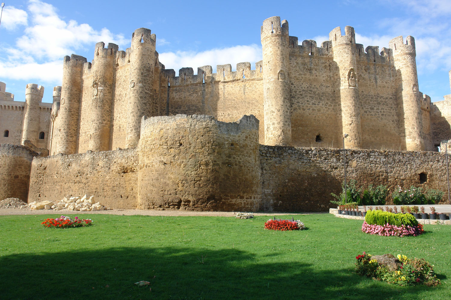 Valencia de Don Juan. Castillo de Coyanza | Asociación española de amigos  de los Castillos, Castillos de España, Castillos medievales