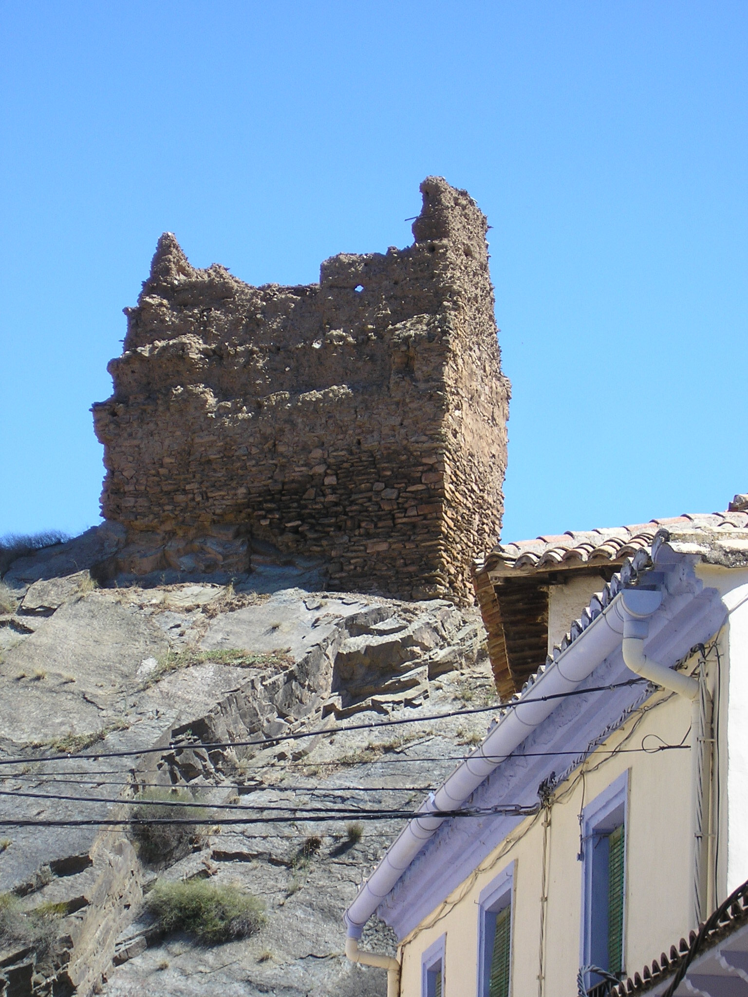 Castejón de las Armas.. Castillo. Asociación española de amigos de